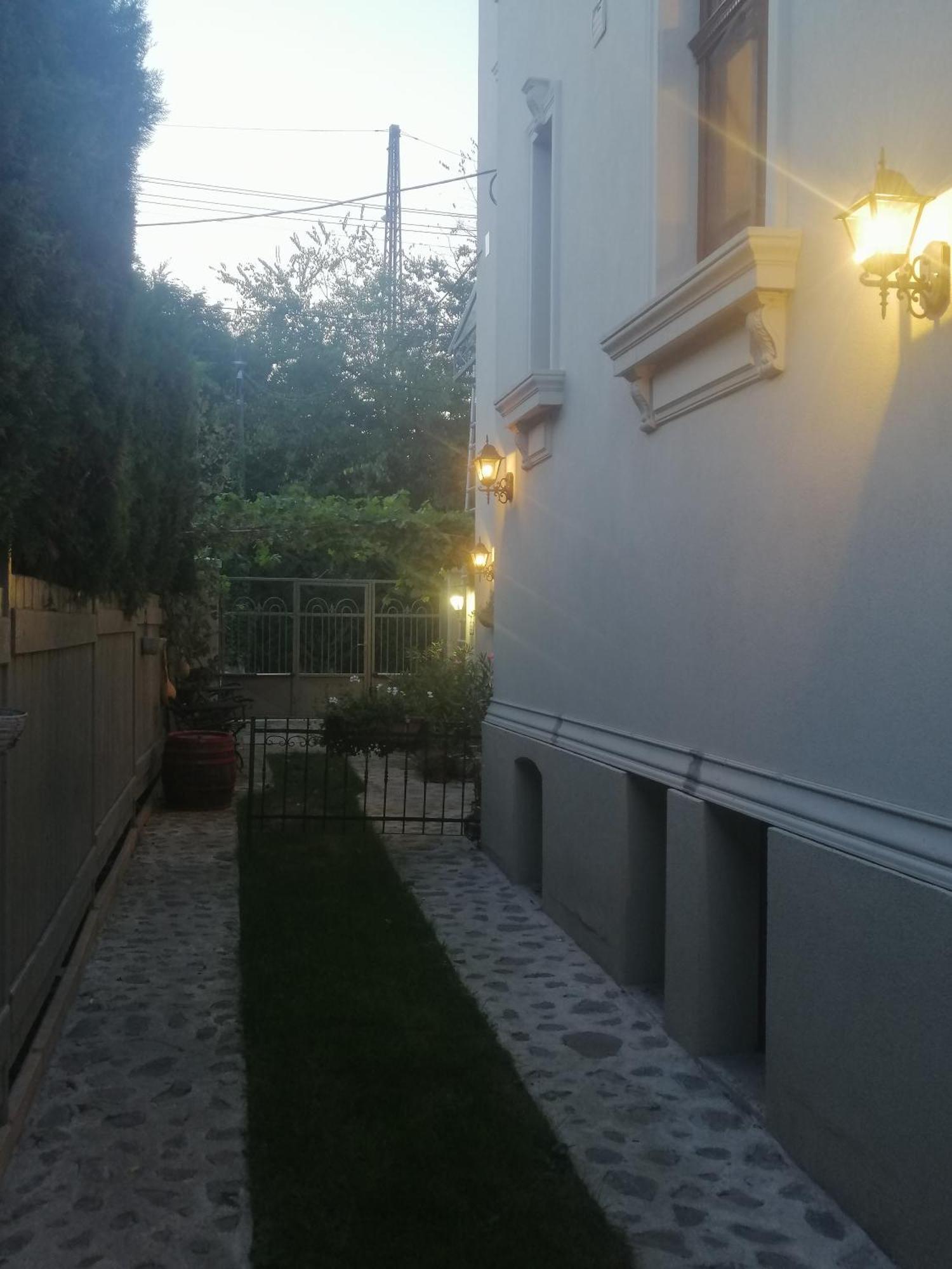 Kuria Apartman With Private Jacuzzi And Pool Budapest Bagian luar foto
