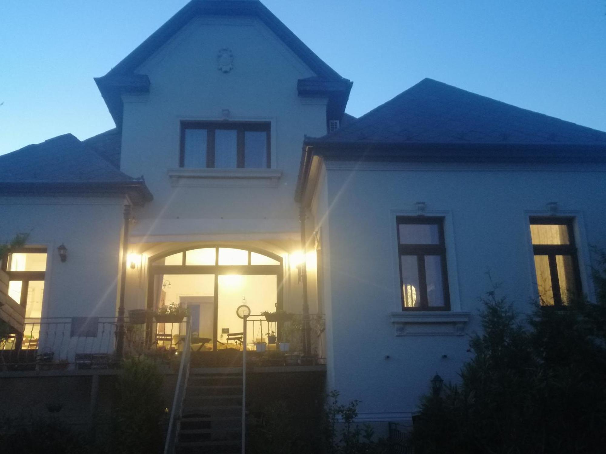 Kuria Apartman With Private Jacuzzi And Pool Budapest Bagian luar foto