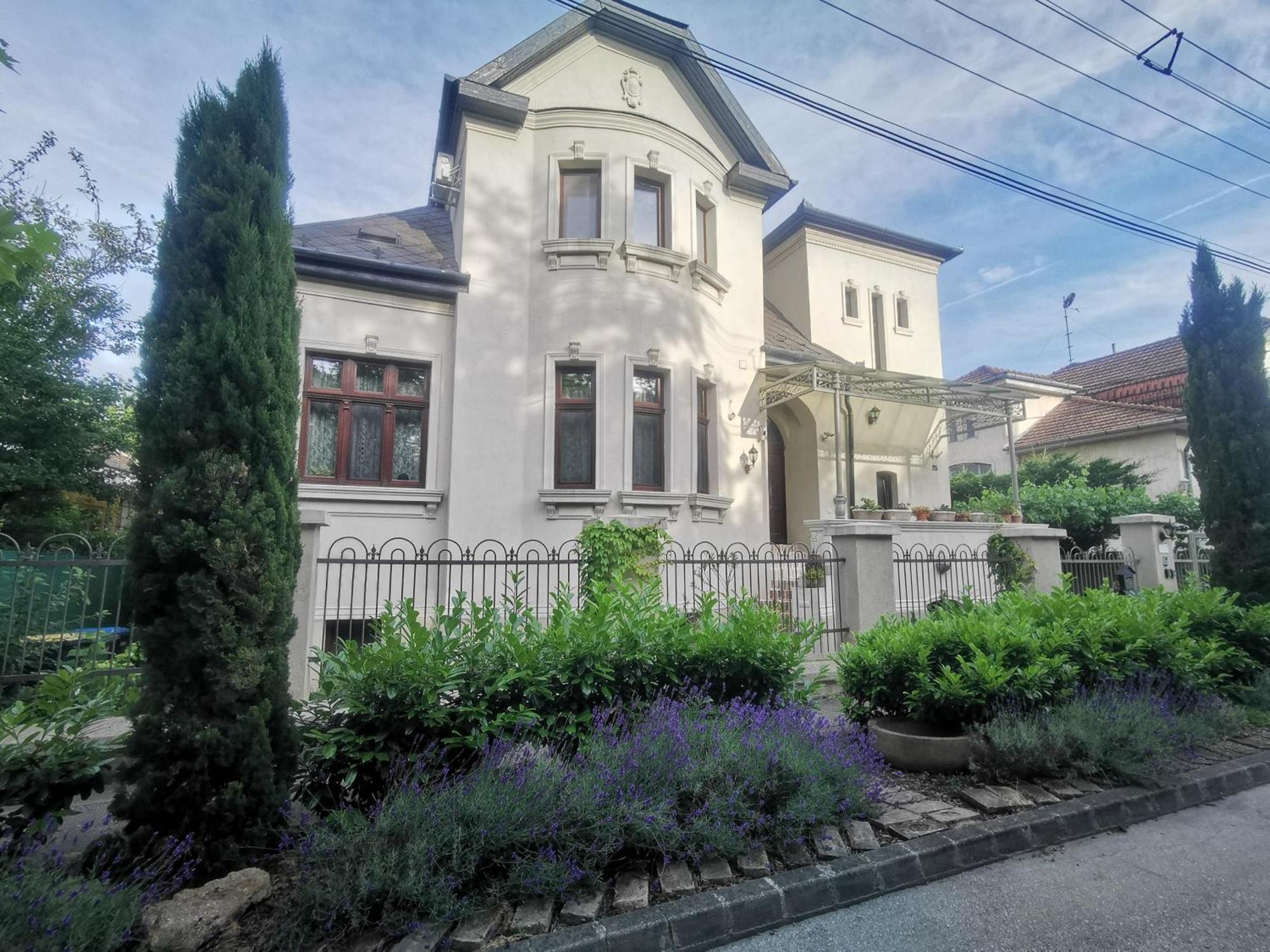 Kuria Apartman With Private Jacuzzi And Pool Budapest Bagian luar foto