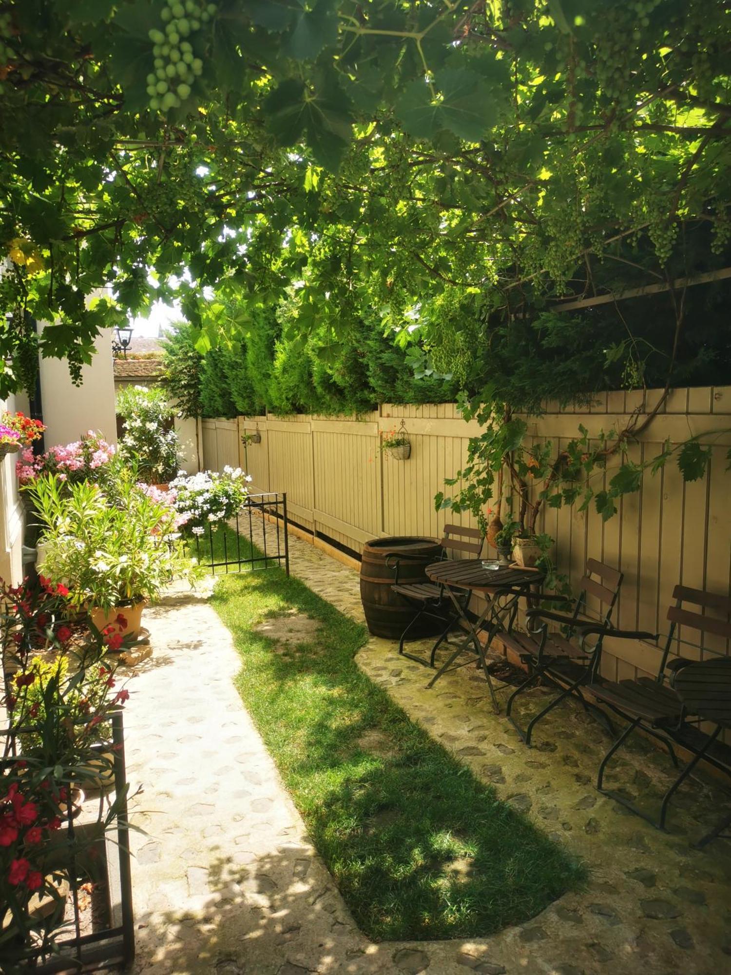 Kuria Apartman With Private Jacuzzi And Pool Budapest Bagian luar foto