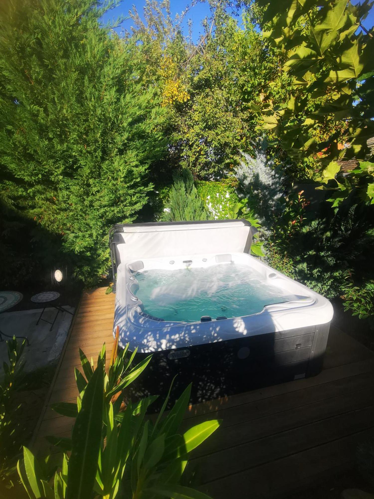 Kuria Apartman With Private Jacuzzi And Pool Budapest Bagian luar foto