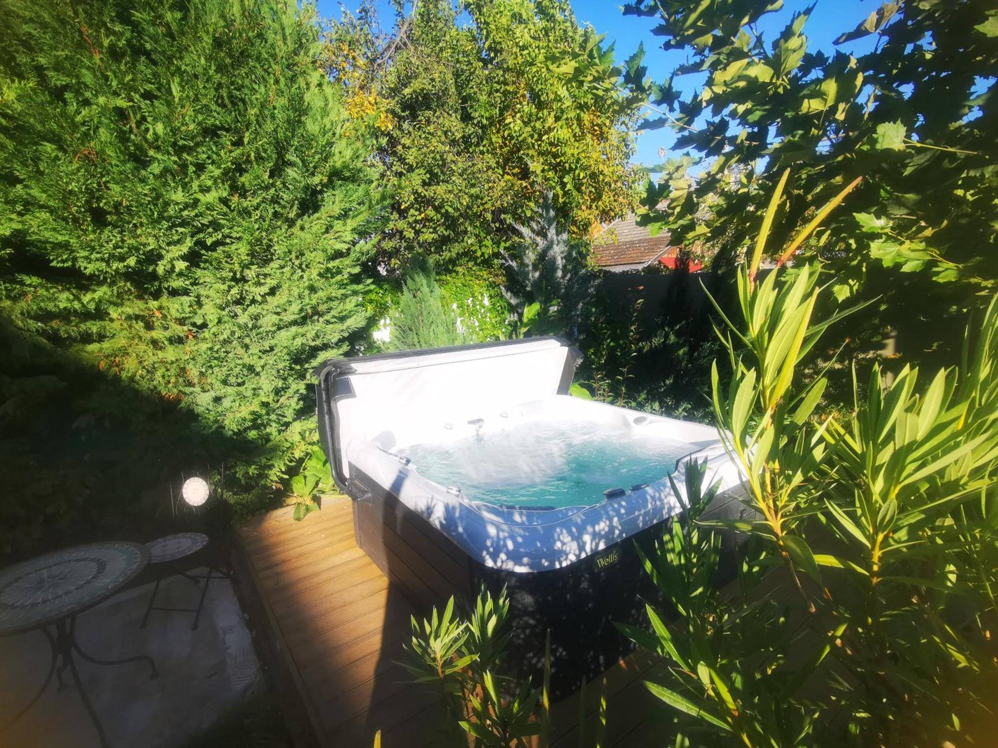 Kuria Apartman With Private Jacuzzi And Pool Budapest Bagian luar foto